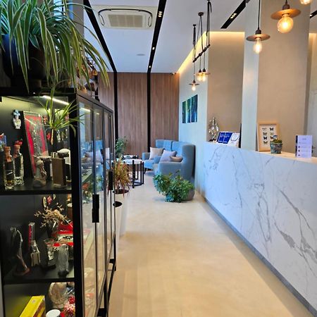 Bel Ami Suita Hotel Орикум Екстериор снимка
