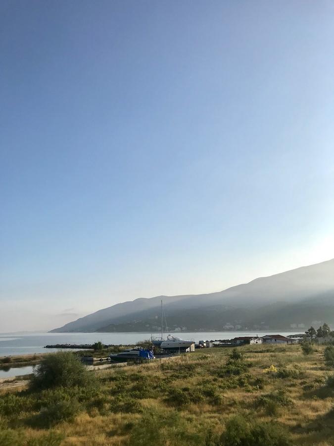 Bel Ami Suita Hotel Орикум Екстериор снимка